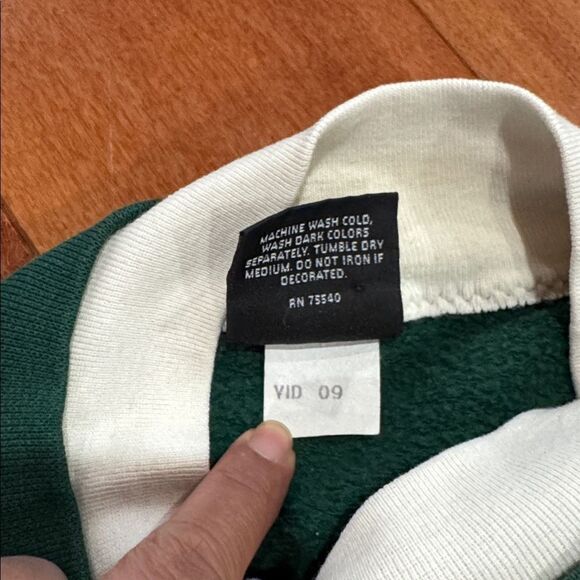 Garment Graphic Vintage Wisconsin Green Crewneck Patch Sweatshirt size XL - Picture 5 of 10